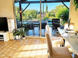Propriété avec vue  piscine  terrasse et jardin paysagé
