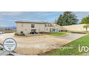 Maison 9 pièces 323 m²