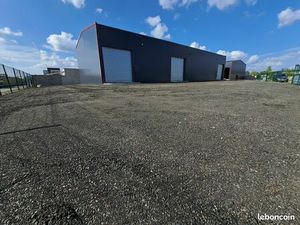 Location entrepôt avec terrain/garage/carrosserie/ atelier/ cellule de stockage 115 m2 700