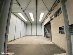 Local industriel 1 890 m²
