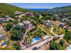 Exclusivité. Villa de Charme au Coeur du Cap Corse avec jardin a