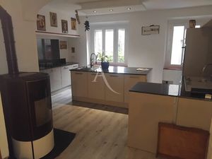 Vente maison 10 pièces  177.00m²  Montlaur