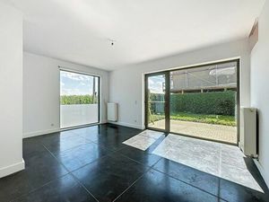 Maison 3 chambres avec terrasse et parking. Libre de suite !