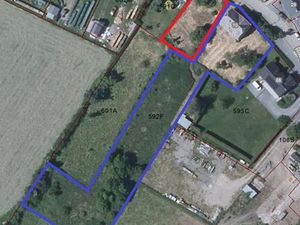 DEJA VENDU - Terrain à front de voirie