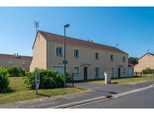 Location maison 4 pièces 91 m² à Civaux (86320)  668 €