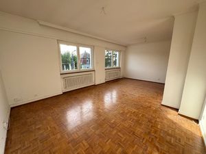 Appartement spacieux 3/4 pièces avec loggia et garage à Saus