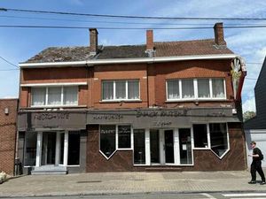 Immeuble habitation/commerce offrant un beau potentiel.