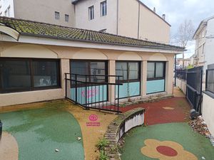 Local pro  tous commercees centre PEAGE DE ROUSSILLON  117m2