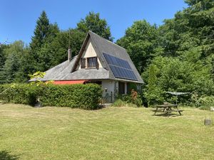 Pavillon de plain-pied élevé sur sous-sol total  au coeur de plus de deux hectares de terr
