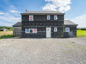 SOUS OPTION ! Maison 4 façades à Érezée