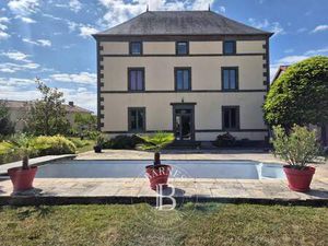 Maison à vendre 6 Pièces 231 m2 Sardon - 585 000 €