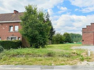 À vendre  terrain orienté sud-ouest pour une maison trois...