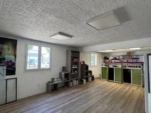 Location locaux professionnels 360 m² à Saint-clement (89100)  1 691 €