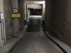 Place de parking a vendre  accès sécurisé télécommandé