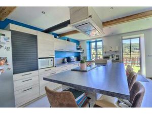 Vaste maison rénovée à proximité des écoles et commerces