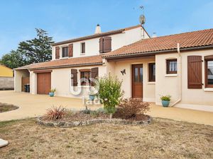 Vente maison 7 pièces 165 m² à Longeves (85200)  250 000 €