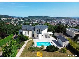 Villa 6 pièces 245 m²