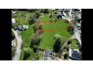 A Vendre : Terrain à bâtir dans le village de Marbay.