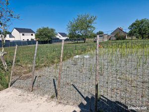 Terrain carré à Changé 72 centre  670 m2 + 169 m2 près du Mans à voir