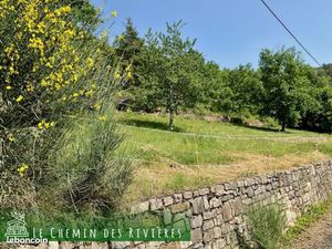 Grand terrain constructible et viabilisé (3370m²)