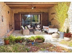 Proche Catus  maison style longère rénovée  4 chambres.