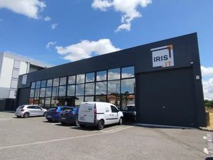 Au coeur de la zone de Thibaud  à vendre  bâtiment mixte dépôt/bureaux de 1 450 m²