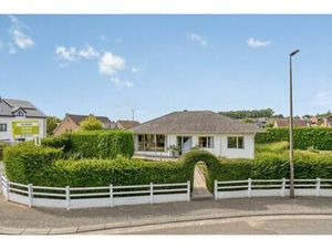 Villa plain-pied située au calme avec 2 chambres et garage