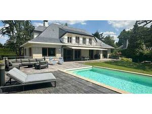 Maison avec piscine et terrasse Les Loges-en-Josas (78)