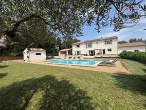 Maison de luxe à vendre à Rochegude