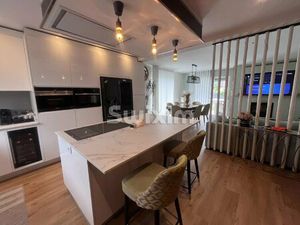 Maison récente aux prestations soignées