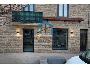 SAINT CHAMOND - Place de la Valette -Local avec vitrine en r