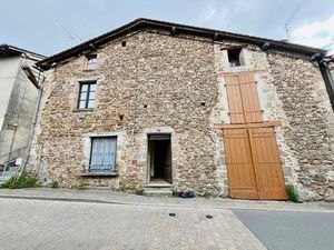 Vente maison 4 pièces 84 m² à Confolens (16500)  50 000 €
