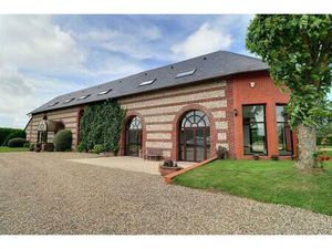 EXCLUSIVITE LA CERLANGUE - MURS  BATIMENT  SALLES DE RECEPTION ET CHAMBRES 480 m²