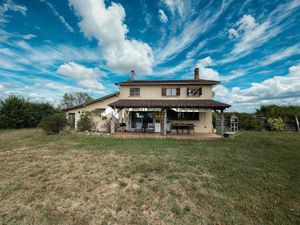 Maison rénovée avec grange et vue imprenable – Saint-Michel-de-Double (24400)