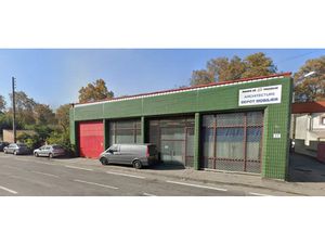 950 m² de local d'activité avec un parking de 350 m² à louer en façade du boulevard de Sui