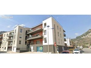 Bureau / Cabinet à Vendre à Saint-André-de-la-Roche - 127 m² - 275 600 TTC