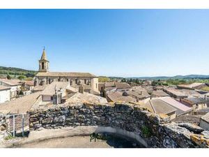 Château classé dans un charmant petit village
