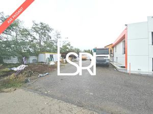 Entrepôt de 40 m2 + bureaux + A LOUER