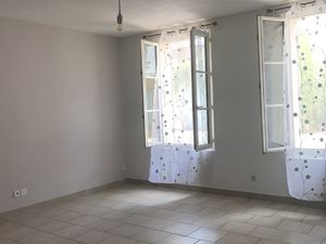 Location Appartement 4 pièces 76m² LA ROCHE CHALAIS 24490