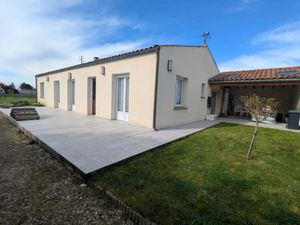 Vente maison 5 pièces 117 m² à Saint-Sever-de-Saintonge (17800)  233 200 €