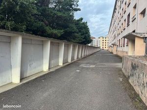 Location Box Fermé – Centre-ville de Décines-Charpieu