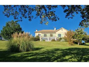 Entre Saint Gaudens Et Saint Martory  belle villa avec piscine et vue panoramique sur les.