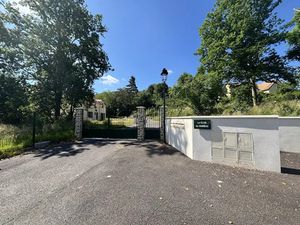 Vente terrain 679 m² à Montfort-l'Amaury (78490)  230 000 €