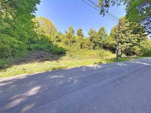 TERRAIN A BATIR DE PLUS DE 7ARES