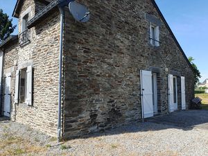 Entre PLOERMEL et MALESTROIT : Maison 2 chambres sur terrain