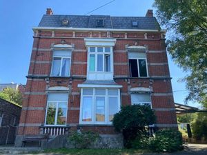 Propr. avec vaste terrain tout usage horeca  lib  promotion