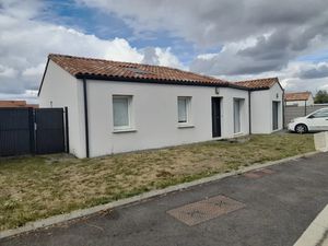 Location maison 5 pièces 84 m² à Les Herbiers (85500)  880 €