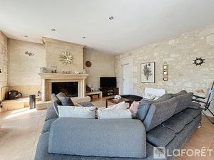 Maison St Romain La Virvee 8 pièce(s) 193 m2