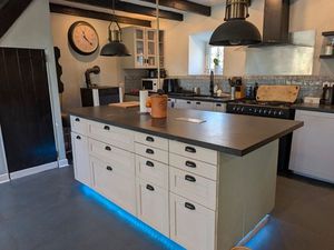 Maison 2 chambres au calme à Locarn(22) avec garage  grand jardin et dépendances dont un g