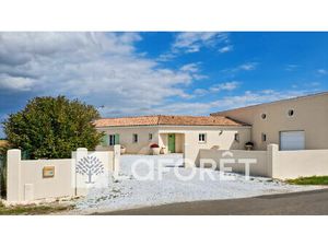 Maison familiale récente avec piscine couverte 8 pièce(s) 204 m2 entre SAINTES (17100) et 